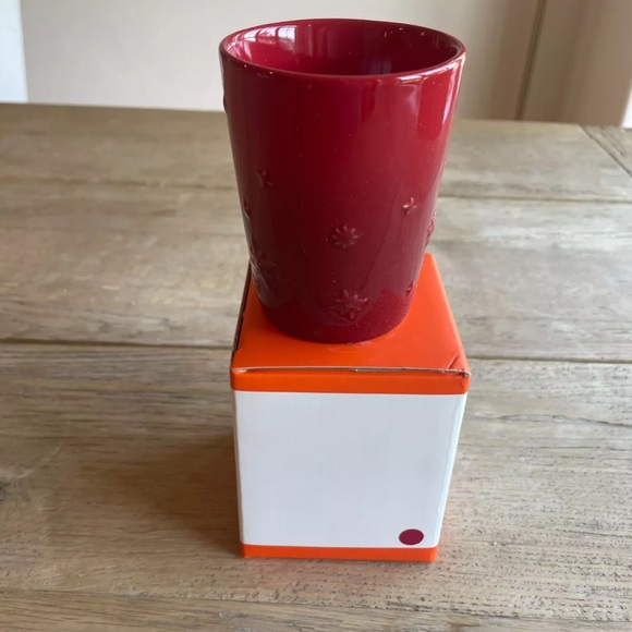NEW Le Creuset Star Relief Tumbler in Red Cerise - Picture 7 of 8